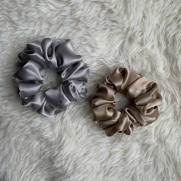 Set of 2 -Medium Super Soft 100% Silk Hair Scrunchies - Picture 1 of 4